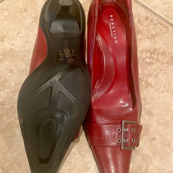 Kenneth Cole Reaction Kitten Heels - Picture 4 of 4